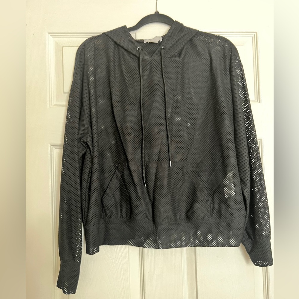 Work out top. This is see through so whatever you wear under will be seen.